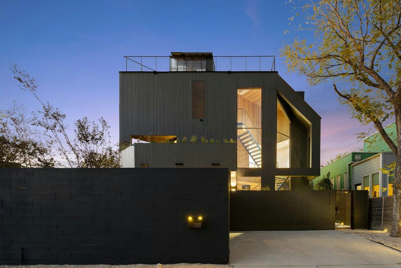 2302 E 11th St — exterior