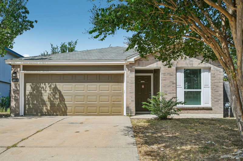 1611 Lantern Light Dr — exterior