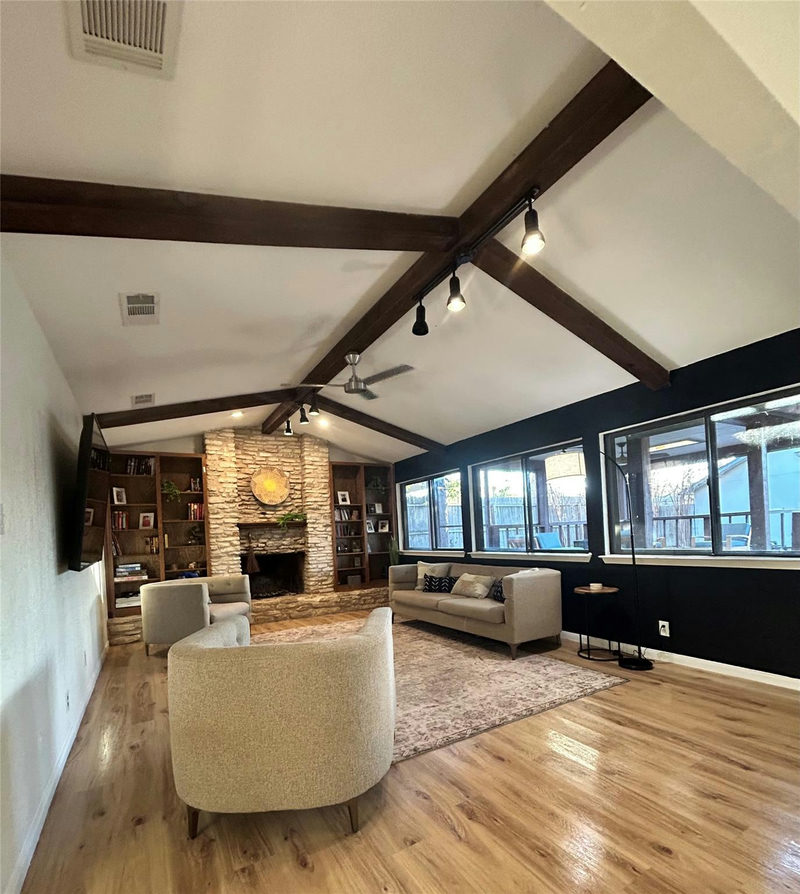 9507 Sherbrooke St — exterior
