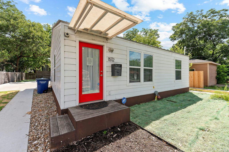1512 W Koenig Lane Ln — exterior