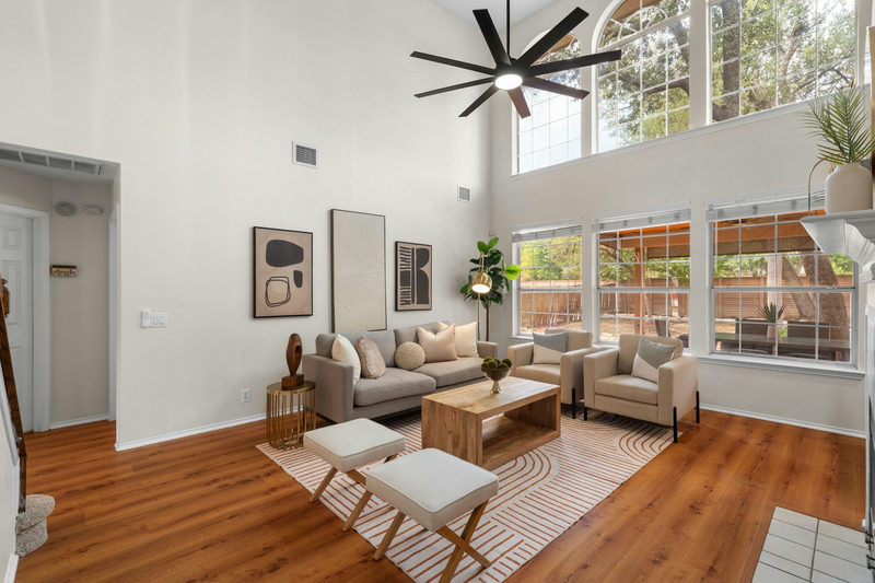 2307 Sharon Dr — exterior