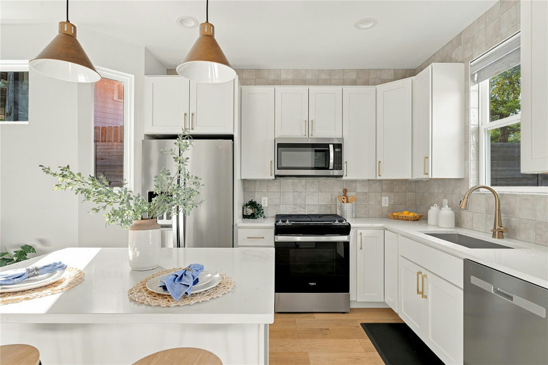 5506 Hudson St #2 — exterior