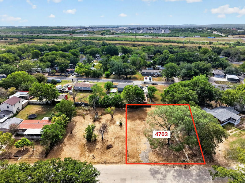 4703 Whirlaway St — exterior