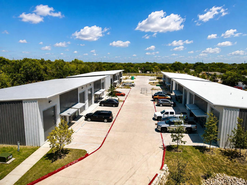1304 Leander Dr #330 — exterior
