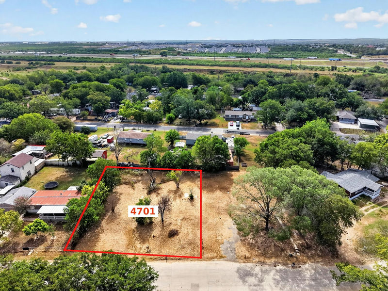 4701 Whirlaway St — exterior