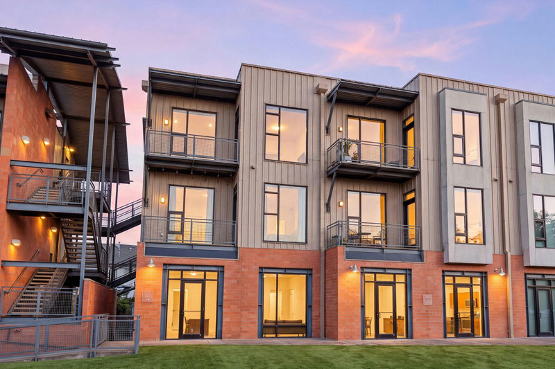 2525 S Lamar Blvd #206 — exterior
