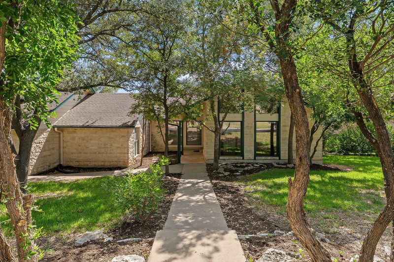 10706 Pickfair Dr — exterior
