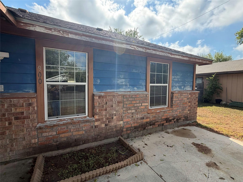 900 Lee Ln — exterior
