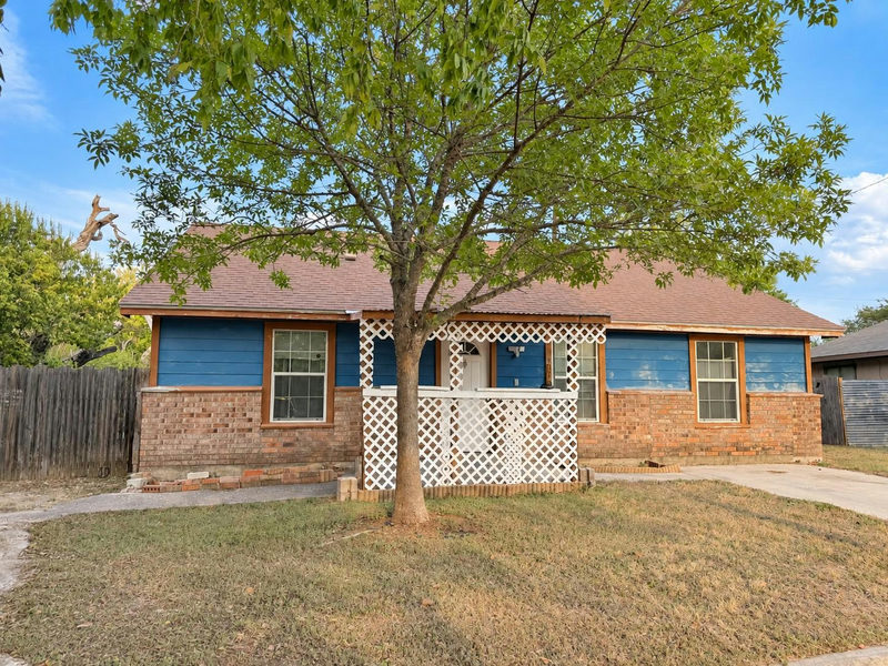 900 Lee Ln — exterior