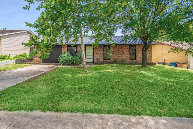 1102 Warrington Dr — exterior