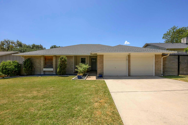 2717 Charlesworth Dr — exterior