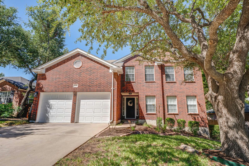 1705 Oakmont Ln — exterior