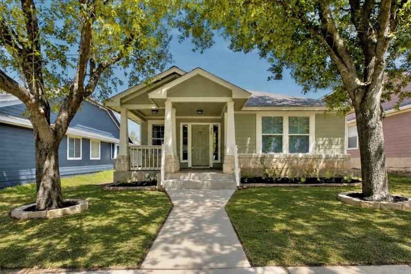 945 King Cotton Ln — exterior