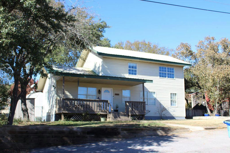 11004 Elm St — exterior