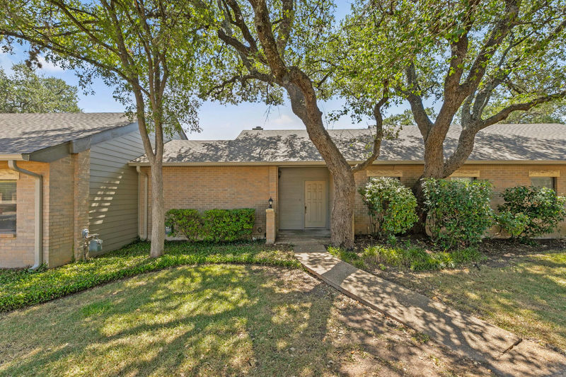 5737 N Scout Island Cir — exterior