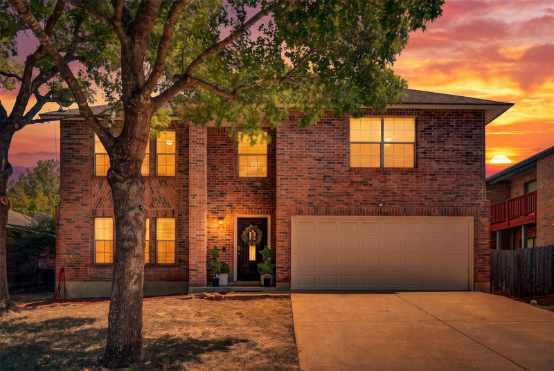 1022 Silverstone Ln — exterior