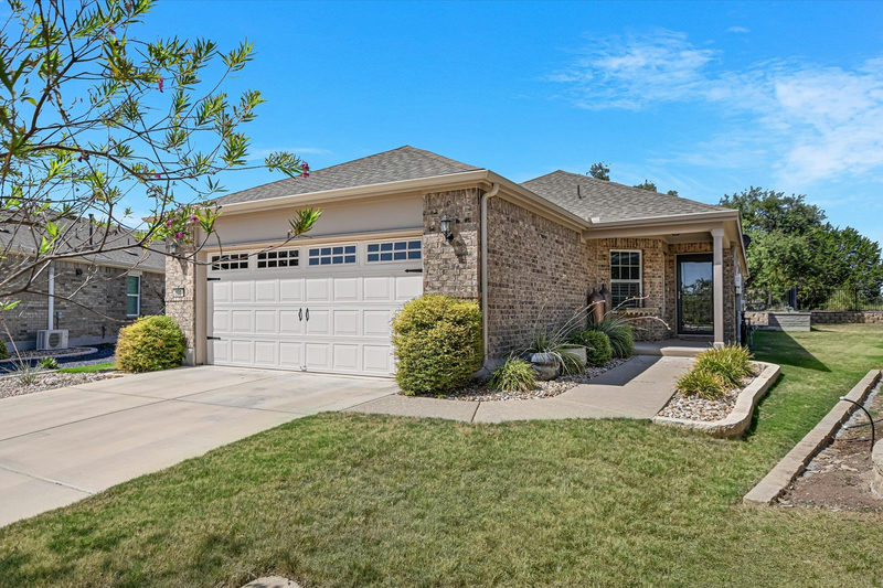 200 Comal Ln — exterior