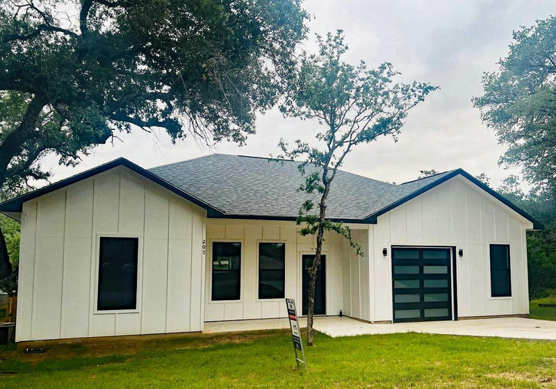 207 Laurel Ln — exterior