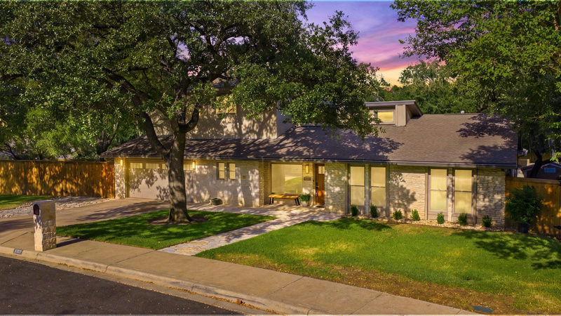 7807 Chimney Cors — exterior