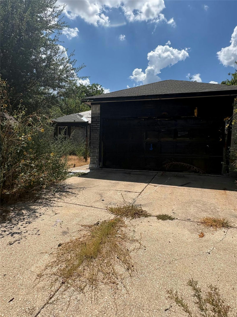 205 Barberry Dr — exterior