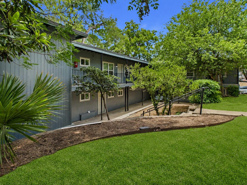 3008 Cedar St #3 — exterior