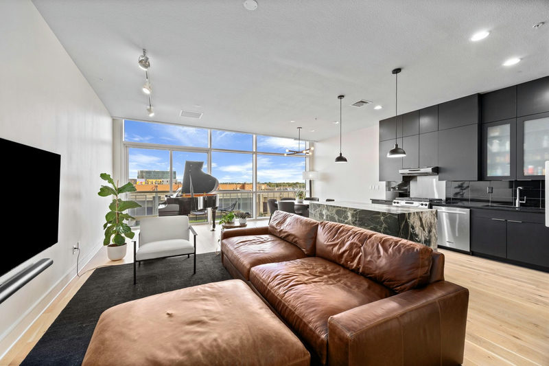 555 E 5th St #521 — exterior
