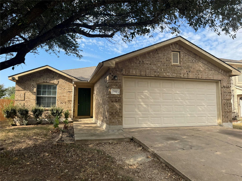200 Meadow Park Dr — exterior
