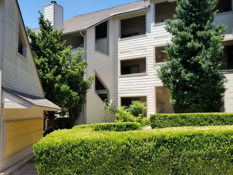 2500 Burleson Rd #215 — exterior