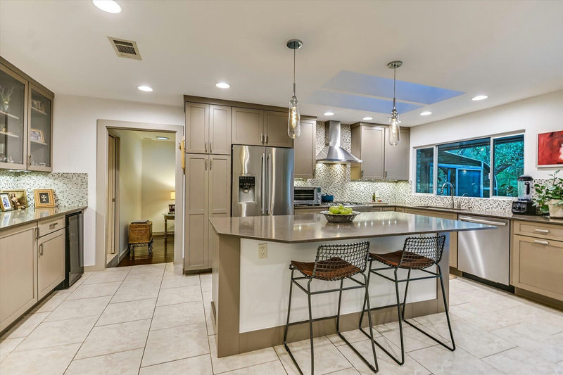 7101 Sungate Dr — exterior