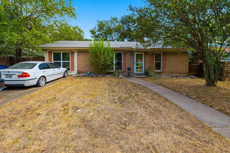 1600 Grayford Dr — exterior