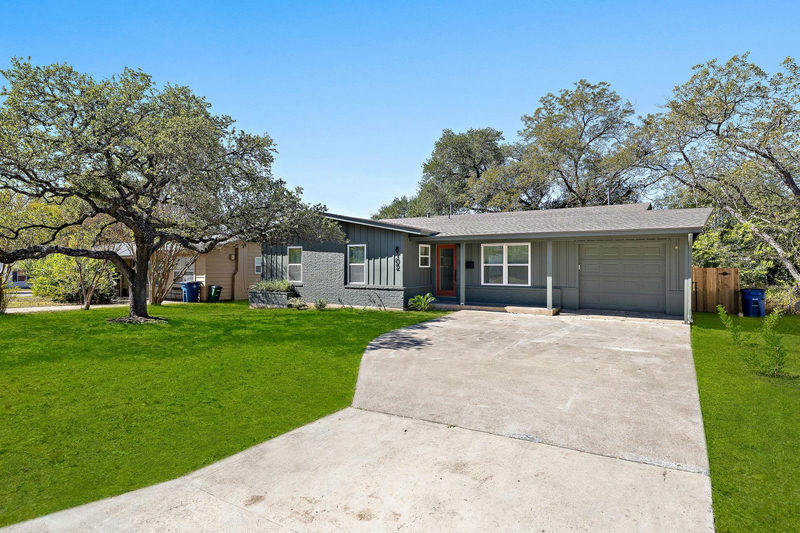 8102 Burrell Dr — exterior