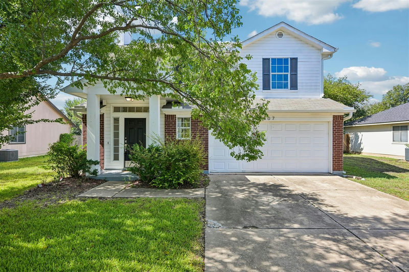 607 Sparkling Brook Ln — exterior