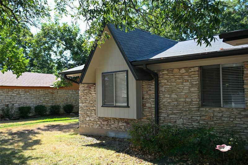 401 Dove Creek Dr — exterior