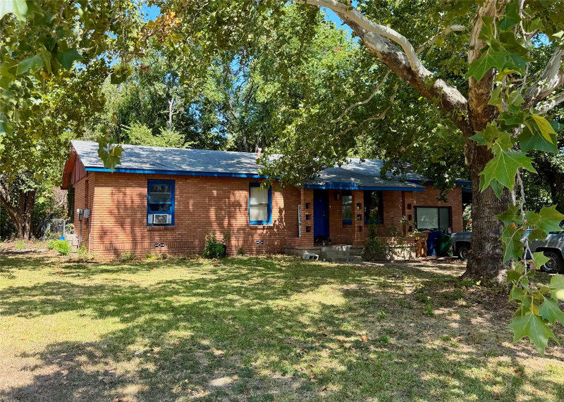 9106 Capitol Dr — exterior