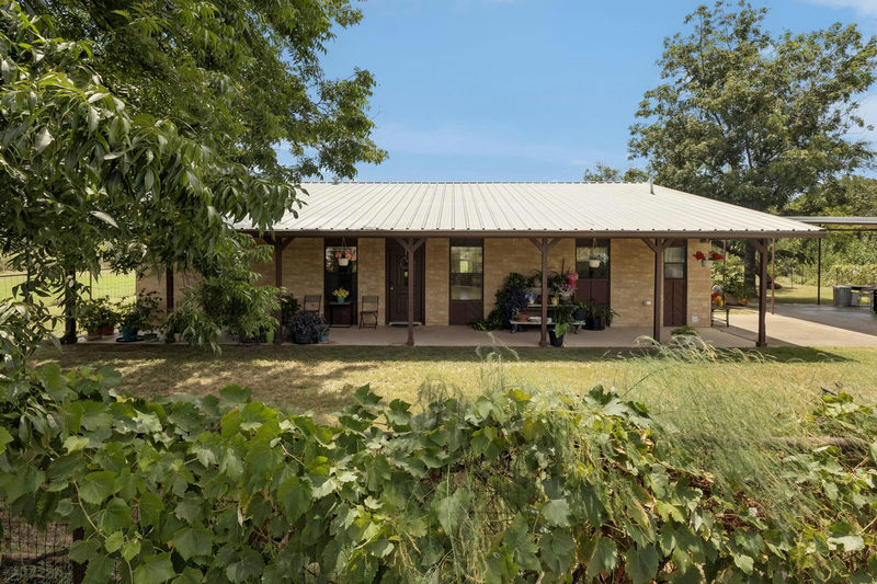 7327 County Road 120 — exterior