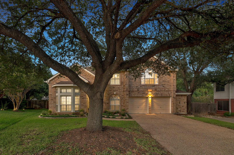 10810 Pinkney Ln — exterior