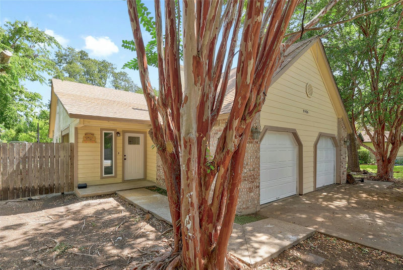 9906 Parliament House Rd — exterior
