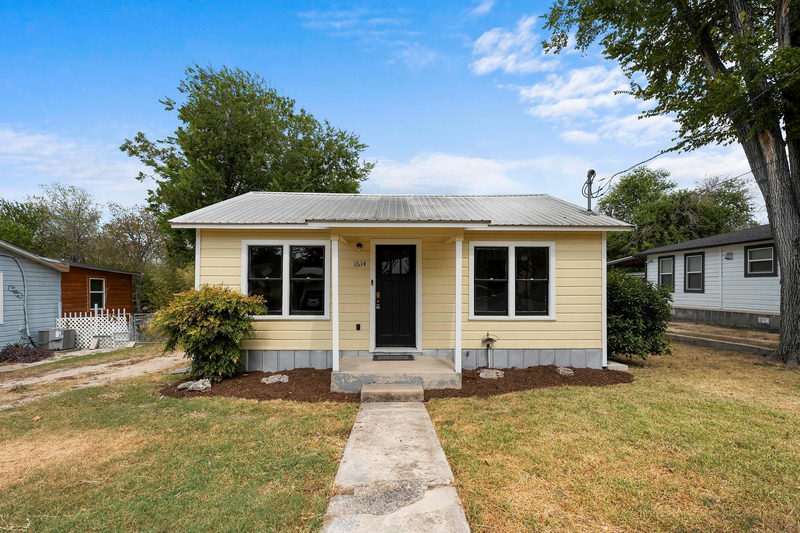1614 N Lynn St — exterior