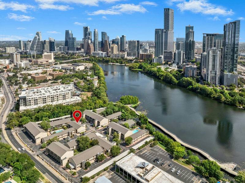 500 E Riverside Dr #114 — exterior