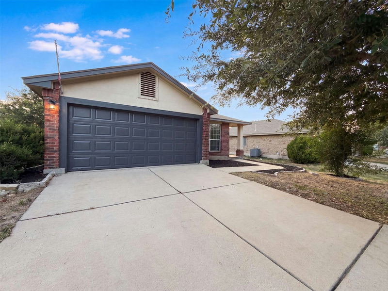 1107 Burgess Dr — exterior