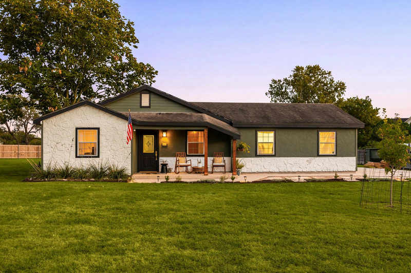 100 Deer Clearing — exterior