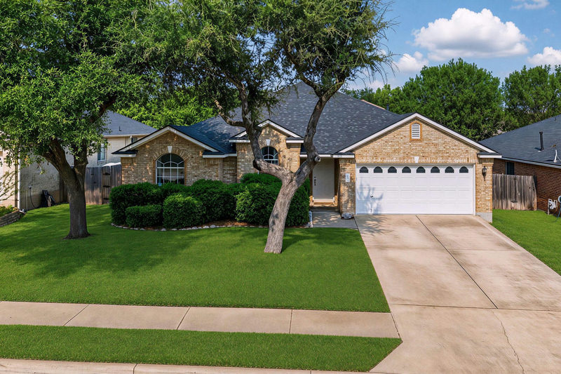 2111 Wheaton Trl — exterior