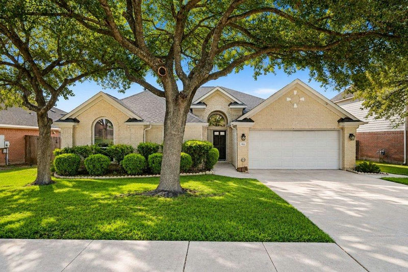 911 Indian Run Dr — exterior