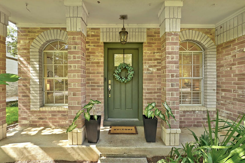 8014 Doe Meadow Dr — exterior