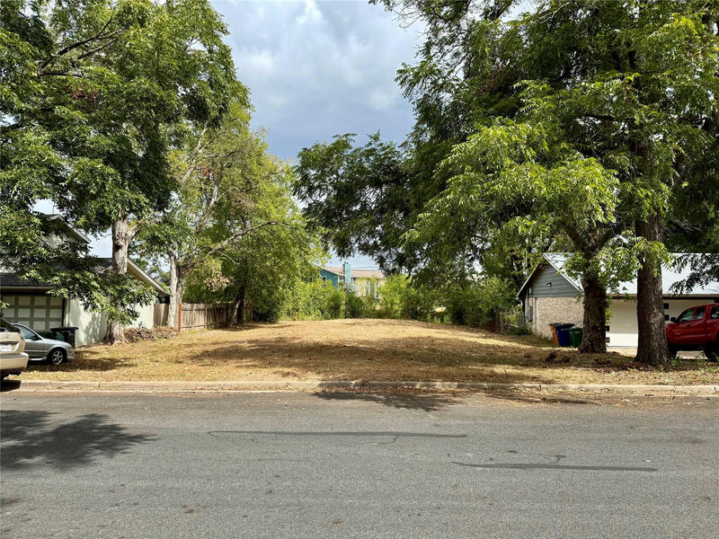 904 Hermitage Dr — exterior