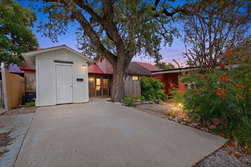 84 Shady Bluff Dr — exterior