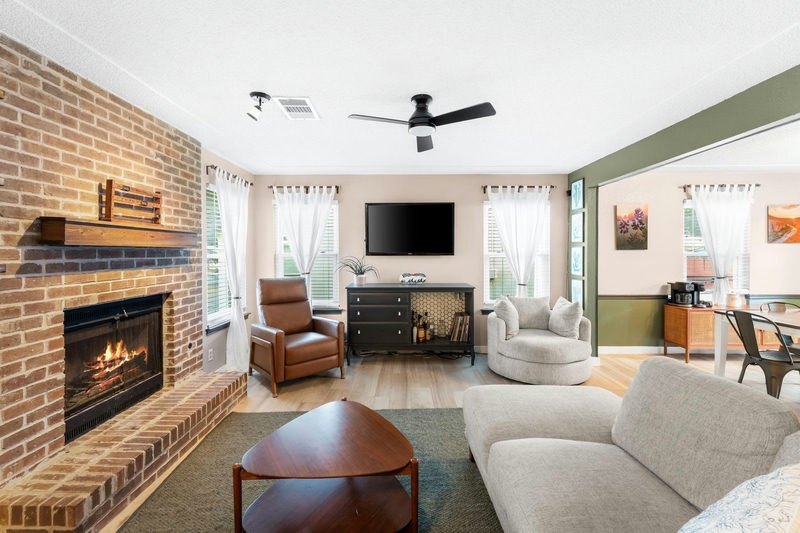 1701 Greenlawn Blvd — exterior