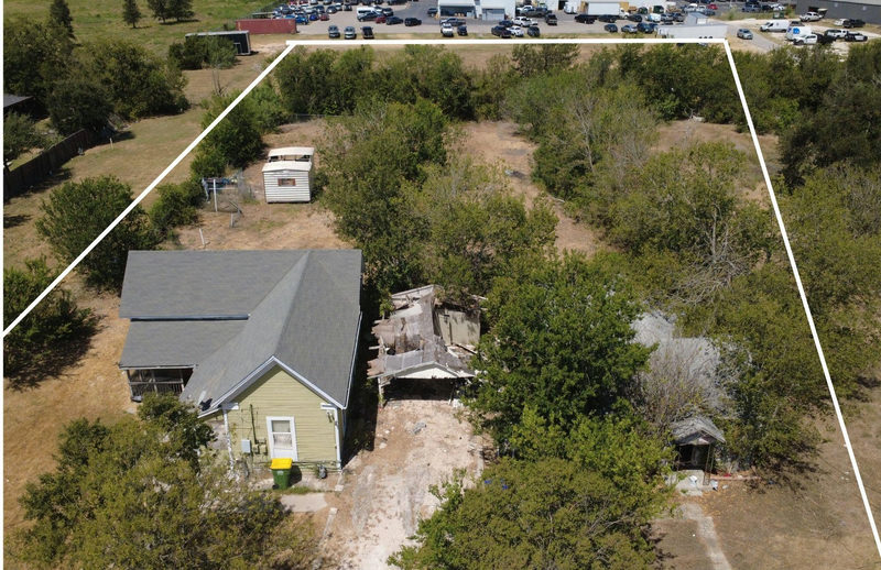 701 N Bastrop St — exterior
