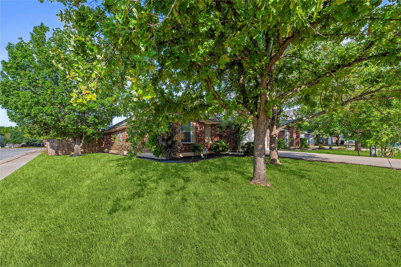 701 Sparkling Brook Ln — exterior