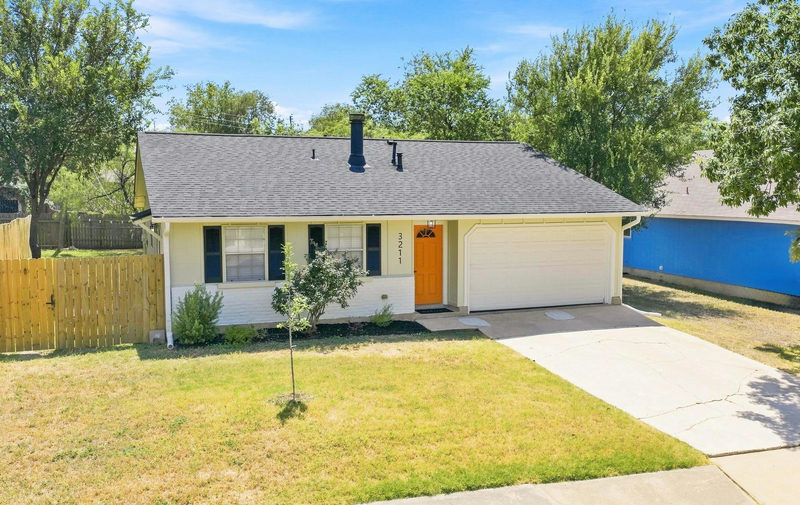 3211 Plantation Rd — exterior